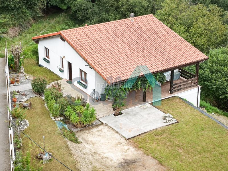 Foto 16d72459-bc89-4cfa-a74d-f37edc1757d3. Casa amb calefacció a Ribadesella