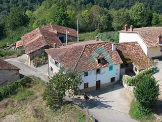 Casa adossada a Poblado Cirieño