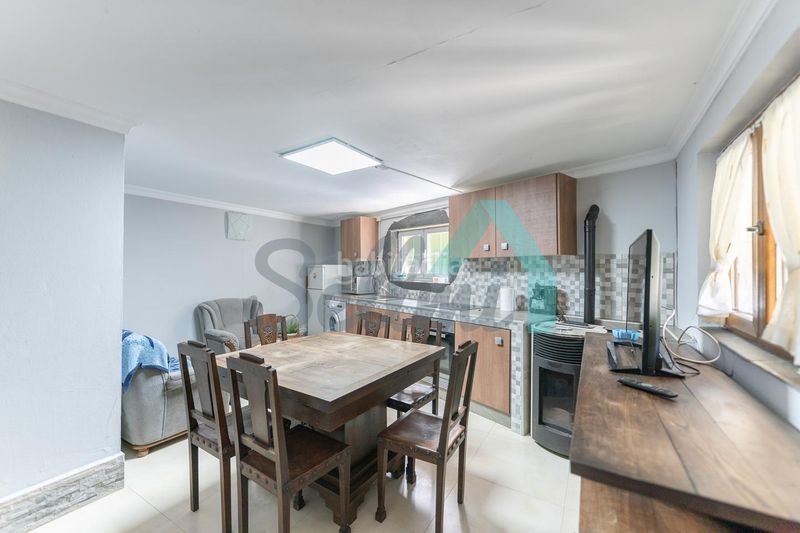 Foto ff574439-aab2-4043-a9ad-4a02643a918d. Casa amb calefacció a Coaña