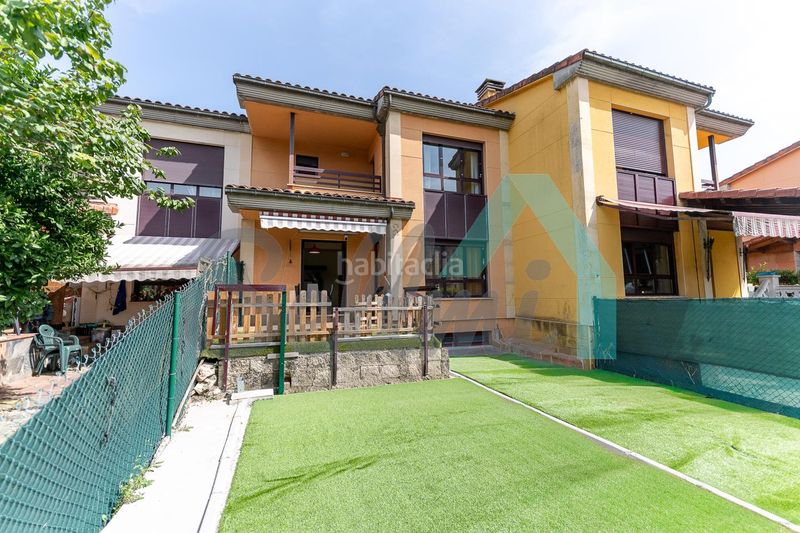 Foto 4d6f0f48-a9f3-4c72-b941-a49485c31d3f. Casa adossada amb calefacció a Ribera de Arriba