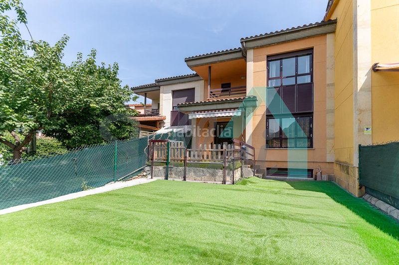 Foto e631cd2e-e795-440d-94a8-90f0f58d9184. Casa adossada amb calefacció a Ribera de Arriba