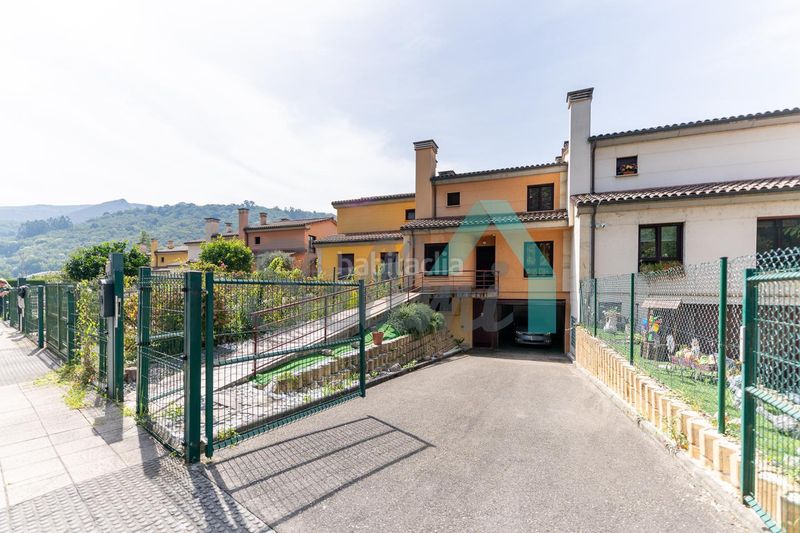 Foto ff9b2644-7b39-4ca1-9eca-beea6226449a. Casa adossada amb calefacció a Ribera de Arriba