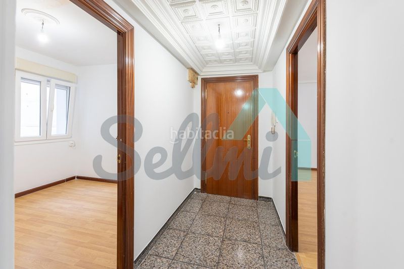 Foto 9a2a59f1-d8c4-4320-beff-74f781bd9ce5. Flat in La Calzada Gijón