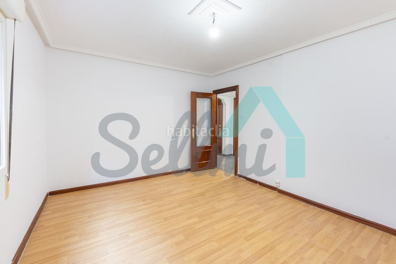 Foto ecbc26a1-511a-436d-9c04-2ba19bdb4963. Flat in La Calzada Gijón