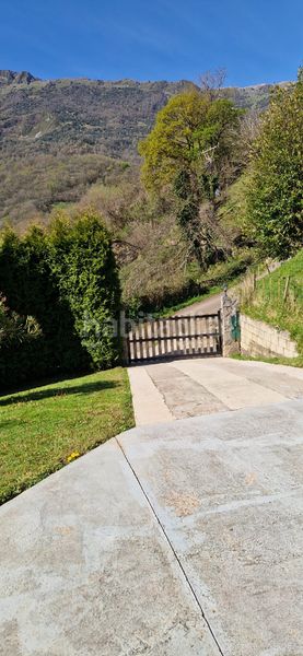 Foto 82eba6dd-e372-4309-8bc5-9ccc456dd7a0. Casa amb calefacció aparcament a Riosa