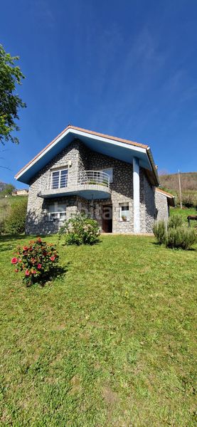 Foto 8d4b7e6c-afe2-4c65-b0d7-e3b5fbd34d2c. Casa amb calefacció aparcament a Riosa