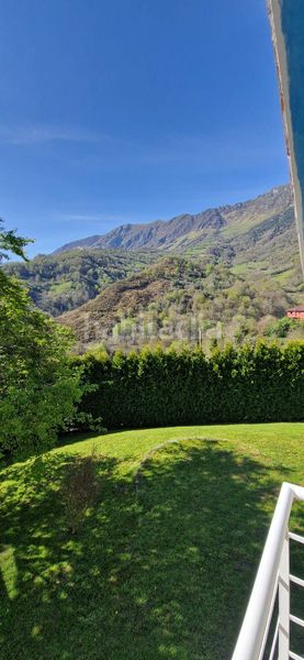 Foto d77bba9f-c356-49d3-a68f-e3bacddc5374. Casa amb calefacció aparcament a Riosa