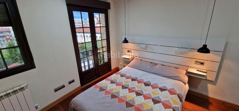 Foto f7fd8f79-63a2-4e12-ad45-2383789d7dbc. Casa pareada en Centro Avilés