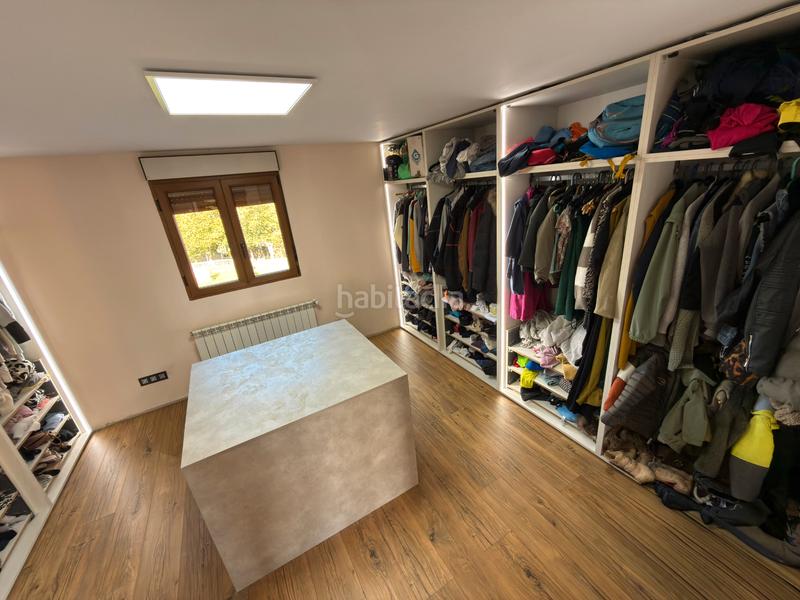 Foto 80e81611-5894-4fe1-836f-606f164a4077. Chalet con camino riscaldamento parcheggio in la pola Siero Siero