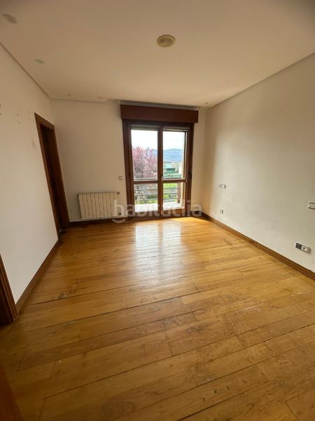 Foto 3b9da659-68a1-41b9-96dc-824ec73258dd. Xalet amb xemeneia calefacció aparcament piscina a Llanera