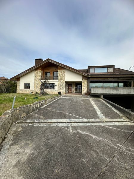 Foto 638f6eb9-c6e0-41c1-b289-4184534b14b0. Xalet amb xemeneia calefacció aparcament piscina a Llanera