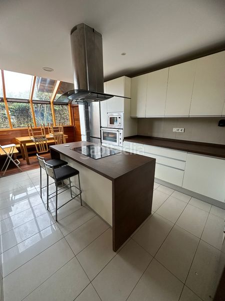 Foto 93bd07c7-b7b2-4438-820a-78280a20e179. Xalet amb xemeneia calefacció aparcament piscina a Llanera