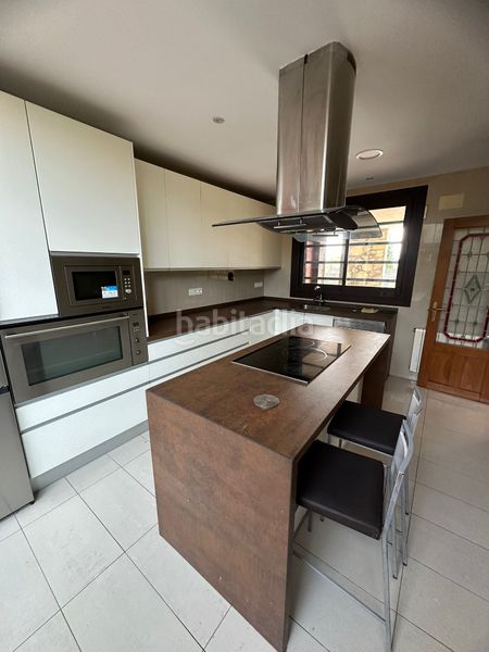 Foto adcc5702-1108-4297-8e41-55a69b54d232. Xalet amb xemeneia calefacció aparcament piscina a Llanera