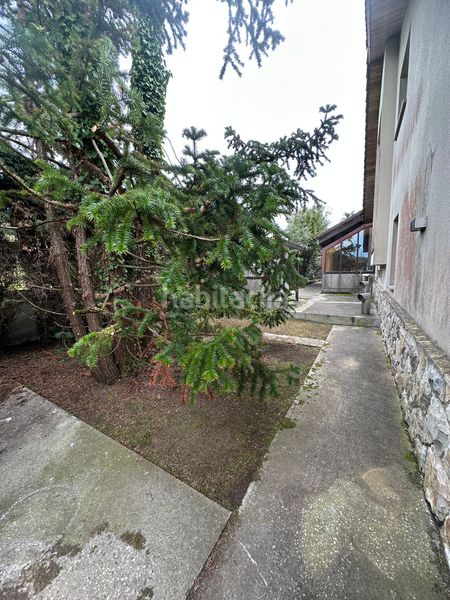 Foto f207da65-32dd-41a1-b52a-139e39675a49. Xalet amb xemeneia calefacció aparcament piscina a Llanera