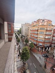 Pis a Salesas - Foncalada - Campoamor. Vivienda en la calle pricipal de oviedo