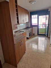 Piso en Avenida langreo 9. Piso ideal para familias