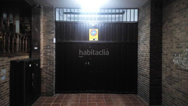 Foto ae325267-8cbe-4726-af65-68e0d2dcb550. Aparcament cotxe a calle matías fernández bayo 3 a Langreo