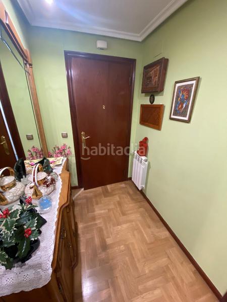 Foto 4bede14c-67d5-4570-895b-184bb2855409. Piso en plaza coro santiaguin 2 amplio piso en Sama con posibilidad de plaza de garaje en Langreo