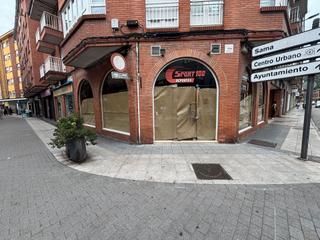 Local Comercial a Calle Melquiades Álvarez 38