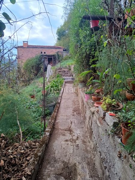 Foto 9f1dc0b7-4e14-4835-b271-a3e0876a7835. Casa amb calefacció a Laviana