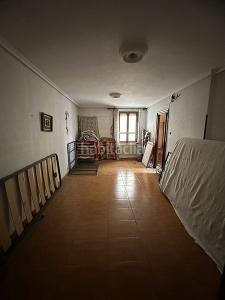 Foto cc56fcb5-5a0b-44c1-92b9-1aeed71c67ff. Edificio  con garaje y dos viviendas en Sama en Langreo