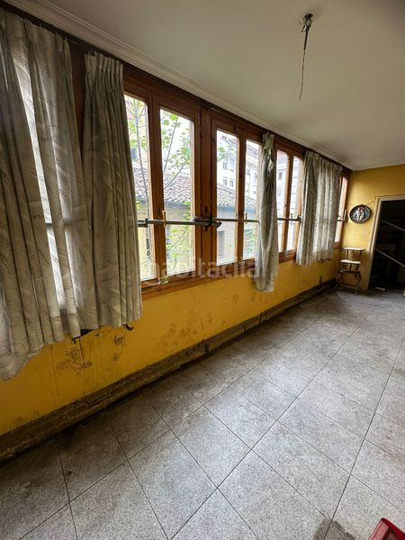 Foto ed9bdf9b-2647-4a14-89ed-16c3c8a59fa3. Edificio  con garaje y dos viviendas en Sama en Langreo