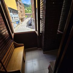 Pis  Avenida oviedo. Amplio piso en venta en el entrego