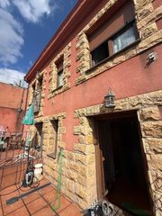 Casa a schiera  Calle la campa. Casa con patio en núcleo urbano