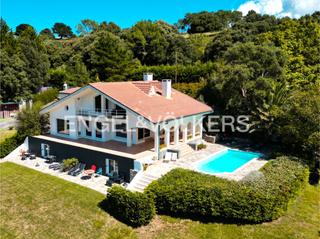Casa  Saratxaga. Exclusivo chalet con impresionantes vistas al mar