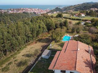Casa a Bermeo. Chalet con piscina en bermeo