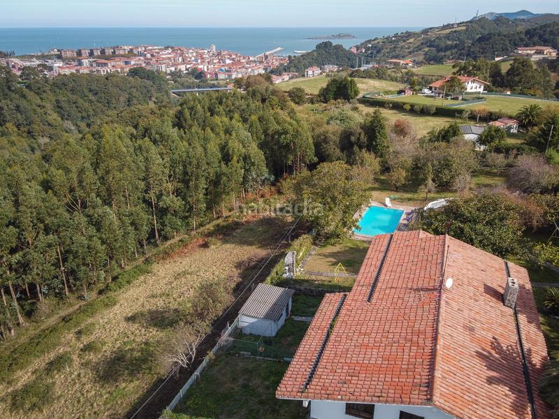 Foto 056c391c-0c5a-4cfc-b2b7-f405de5f7e2c. Casa chalet con piscina en Bermeo