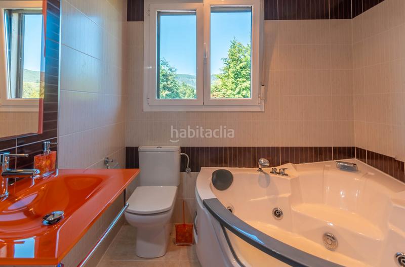 Foto 6c602e0a-af57-4f0d-b68f-8ae3eb2e0122. Casa chalet con piscina en Bermeo