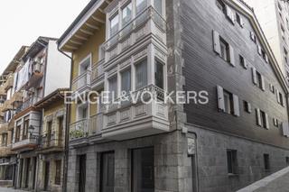 Casa a Bermeo. Edificio reformado, con licencia turística en en el casco  viejo