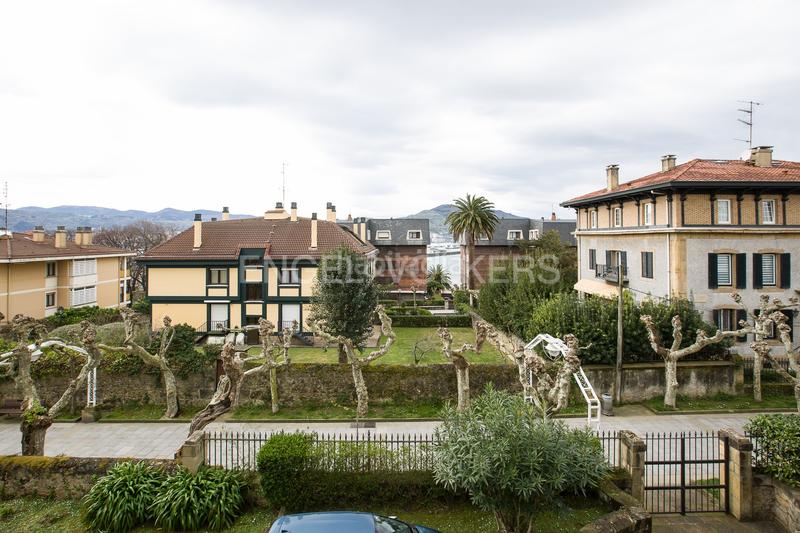 Foto 335dbfb9-9aa7-4fb2-a61d-f21cb246b3f4. Zweistöckige wohnung mit heizung parking in Neguri Getxo