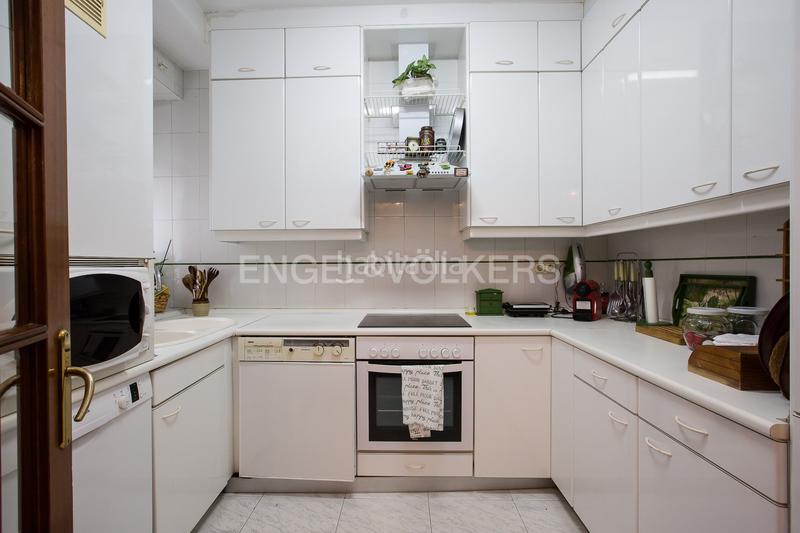 Foto c52d8212-029a-403d-857d-fdab53597a0a. Zweistöckige wohnung mit heizung parking in Neguri Getxo