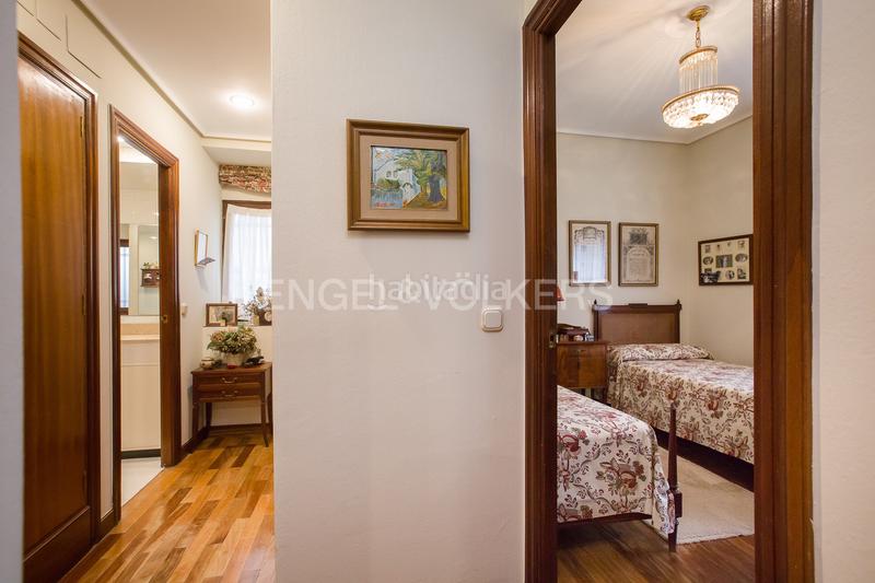 Foto e8e5ece4-352e-470b-a679-16f37f783c60. Zweistöckige wohnung mit heizung parking in Neguri Getxo