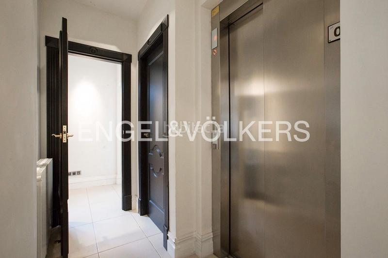 Foto 17079f92-8dd1-480e-bbea-58ea2b3b7935. Casa adosada exquisito dúplex con piscina climatizada en Neguri en Getxo