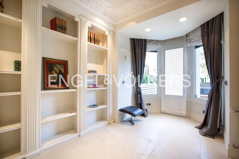 Foto 1bac3db7-cf11-433c-b2c1-30ff88d49173. Casa adosada exquisito dúplex con piscina climatizada en Neguri en Getxo