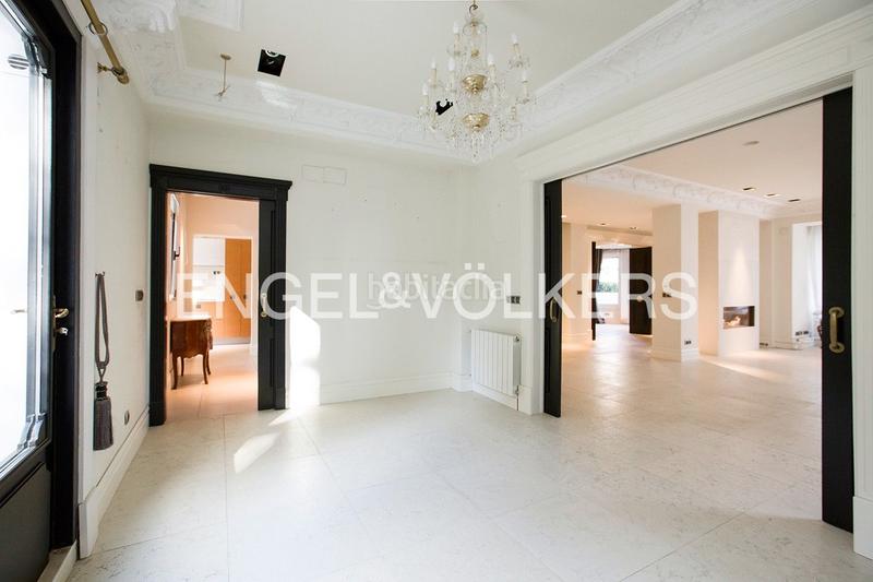 Foto 3526c8cf-d86a-48cd-9f91-cd0425f5ca63. Casa adosada exquisito dúplex con piscina climatizada en Neguri en Getxo