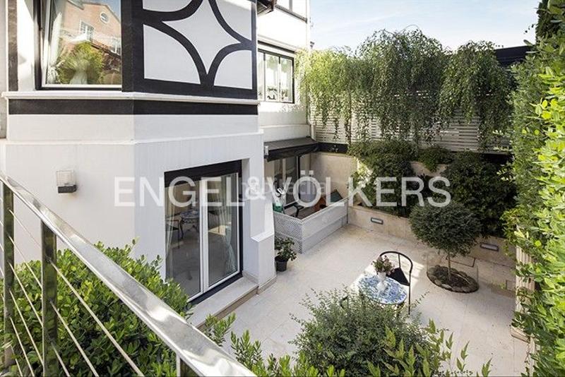 Foto 48630471-d13d-4056-b50b-3136bba6e2d0. Casa adosada exquisito dúplex con piscina climatizada en Neguri en Getxo