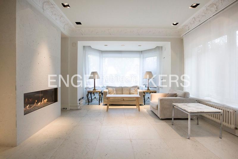 Foto 4efbb94e-e2ef-4c5a-82be-6251ac7c64fd. Casa adosada exquisito dúplex con piscina climatizada en Neguri en Getxo