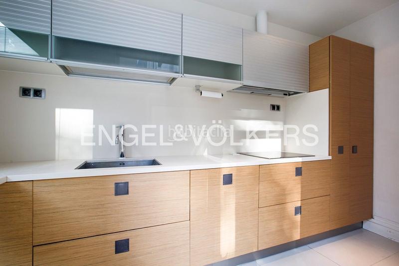 Foto 5ef0b7b8-0bb3-4324-bec7-93039602e4cc. Casa adosada exquisito dúplex con piscina climatizada en Neguri en Getxo