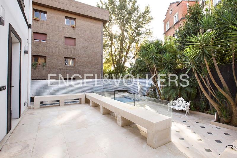 Foto c6ac6ee9-0f20-4a4d-98b1-af04576e2e20. Casa adosada exquisito dúplex con piscina climatizada en Neguri en Getxo