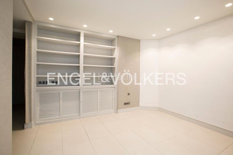 Foto dabf330e-e524-4a7d-bbed-62c687559cc5. Casa adosada exquisito dúplex con piscina climatizada en Neguri en Getxo