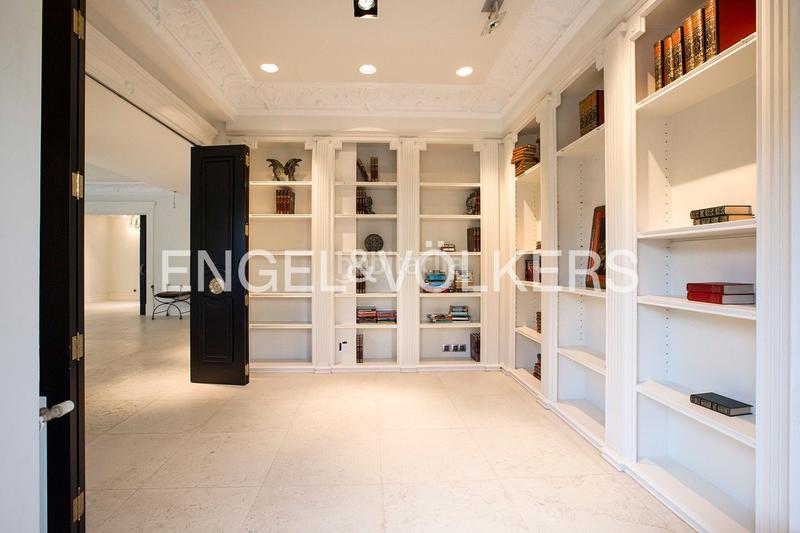 Foto e8197059-3818-45d2-b578-38c731fc8686. Casa adosada exquisito dúplex con piscina climatizada en Neguri en Getxo