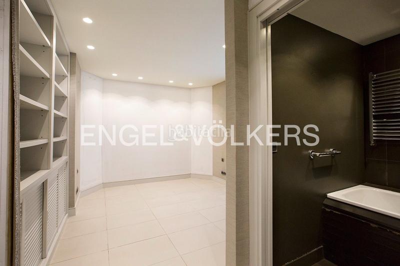 Foto f34ce537-de8d-48d2-887a-cf6a67ea8259. Casa adosada exquisito dúplex con piscina climatizada en Neguri en Getxo