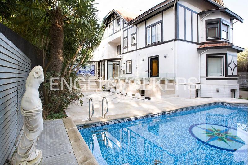 Foto f53b2445-2912-4247-b00e-e88ec112a6dc. Casa adosada exquisito dúplex con piscina climatizada en Neguri en Getxo