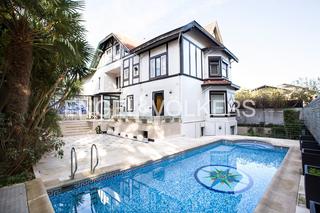 Casa adossada  Avenida de leioa. Exquisito dplex con piscina climatizada en neguri