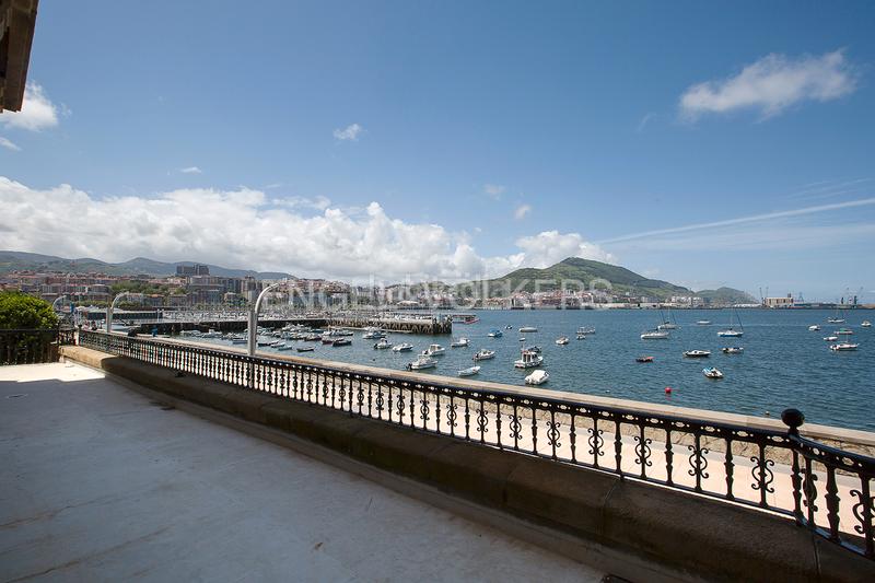 Foto 62c75a41-9758-45db-897f-36f327ba1664. Dúplex amb calefacció aparcament a Las Arenas Getxo