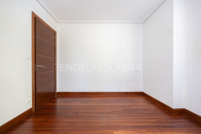 Foto 903e9f5f-5626-4da4-a5d5-b66fd85d42f4. Piso céntrica vivienda , comodidad a escasos minutos de bilbao en Loiu